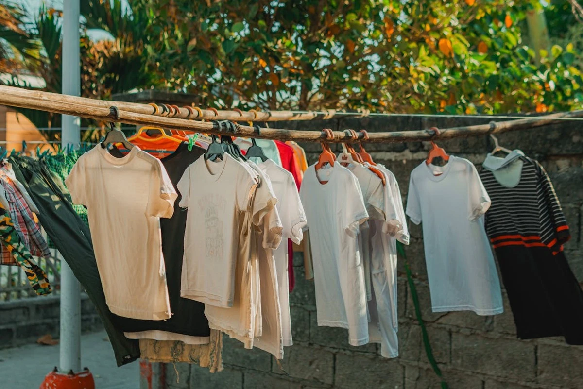 Jak vrátit barvu oblečení: Metoda, která eliminuje pot a deodoranty na 100 %