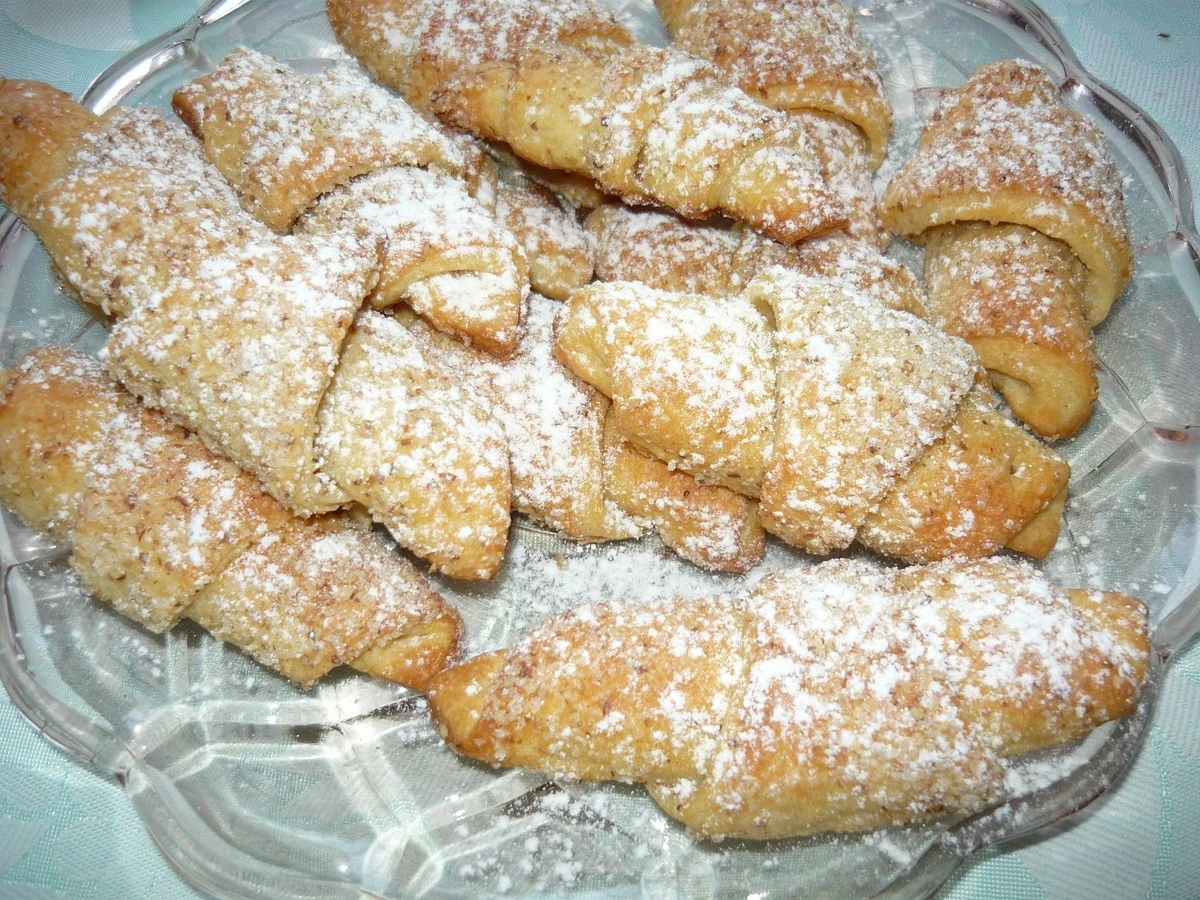 Domácí rohlíky plněné tvarohem: Recept babičky, který zmizí jako první - image 1