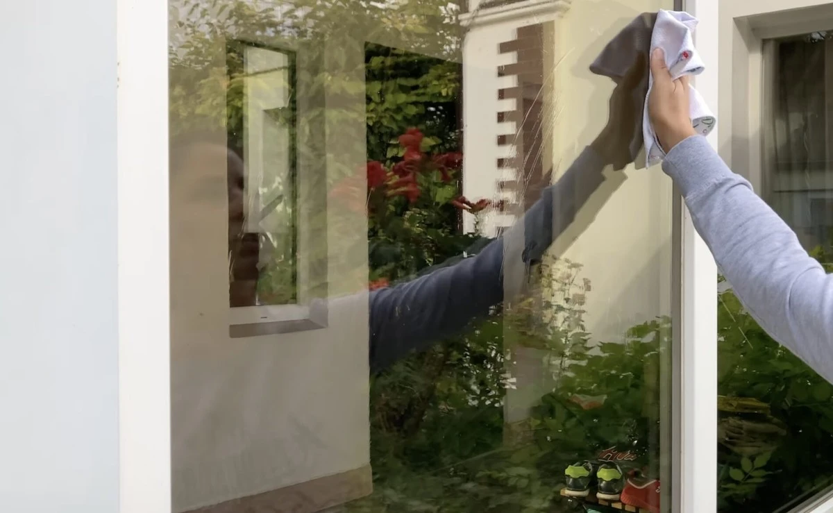 Proč vaše okna zůstanou zářivě čistá i po únorovém mytí: Ověřila jsem babiččin trik a fungoval na 10/10