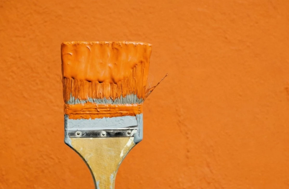 Pět důvodů, proč starou barvu ze zdí neodkládat a jak na to chytře