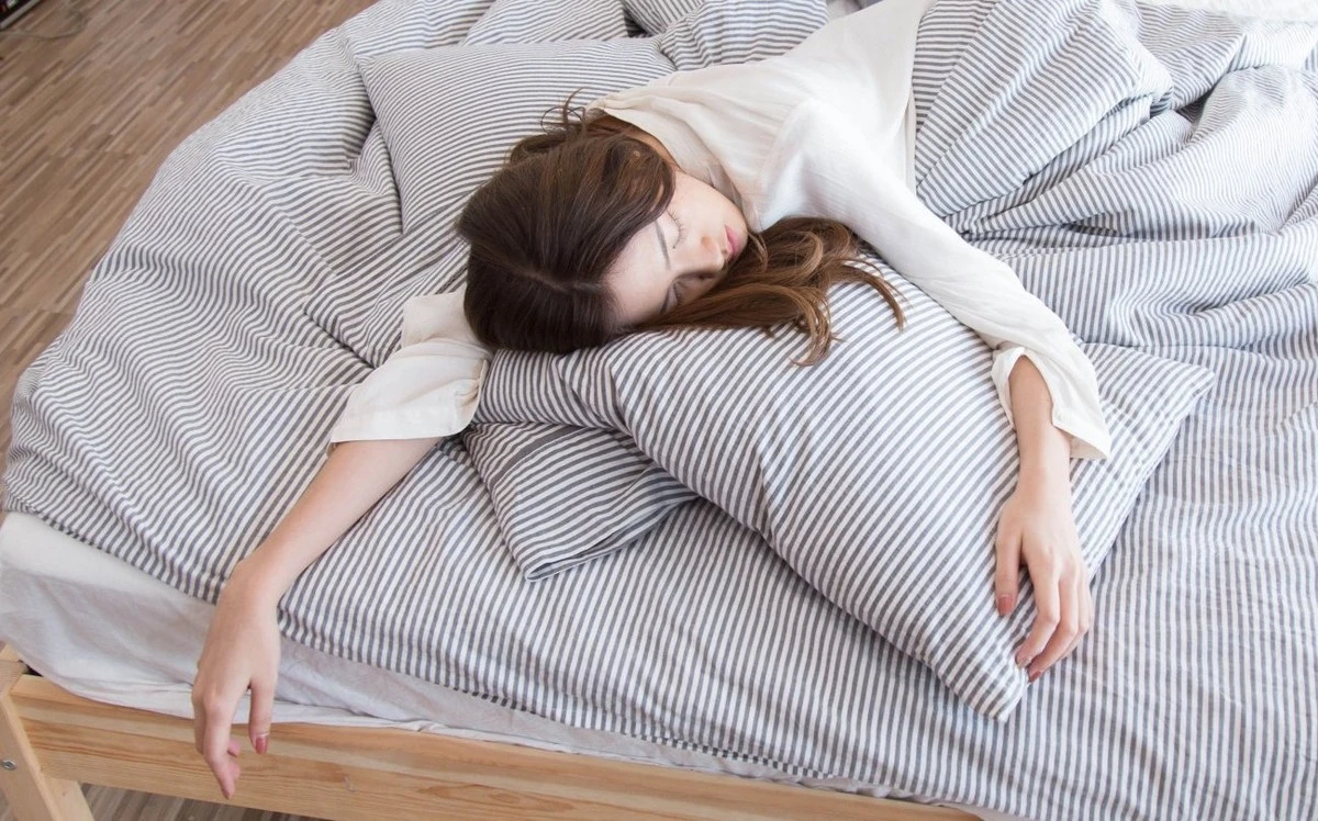 Větší sílu má spánek než posilovna: Nečekané spojení mezi nočním odpočinkem a hubnutím