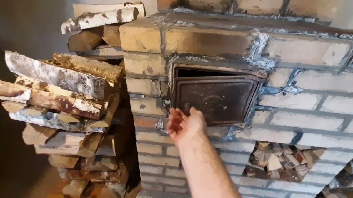 Proč zkušení topiči sypou bramborové slupky do pece: teplo navíc a čistý komín v mrazech