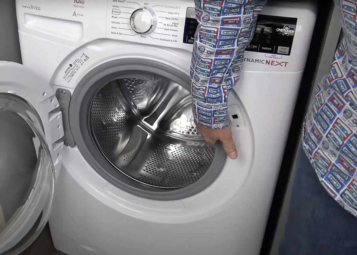 Objevili jsme skryté tlačítko na pračce: Ušetříte s ním spoustu peněz i času