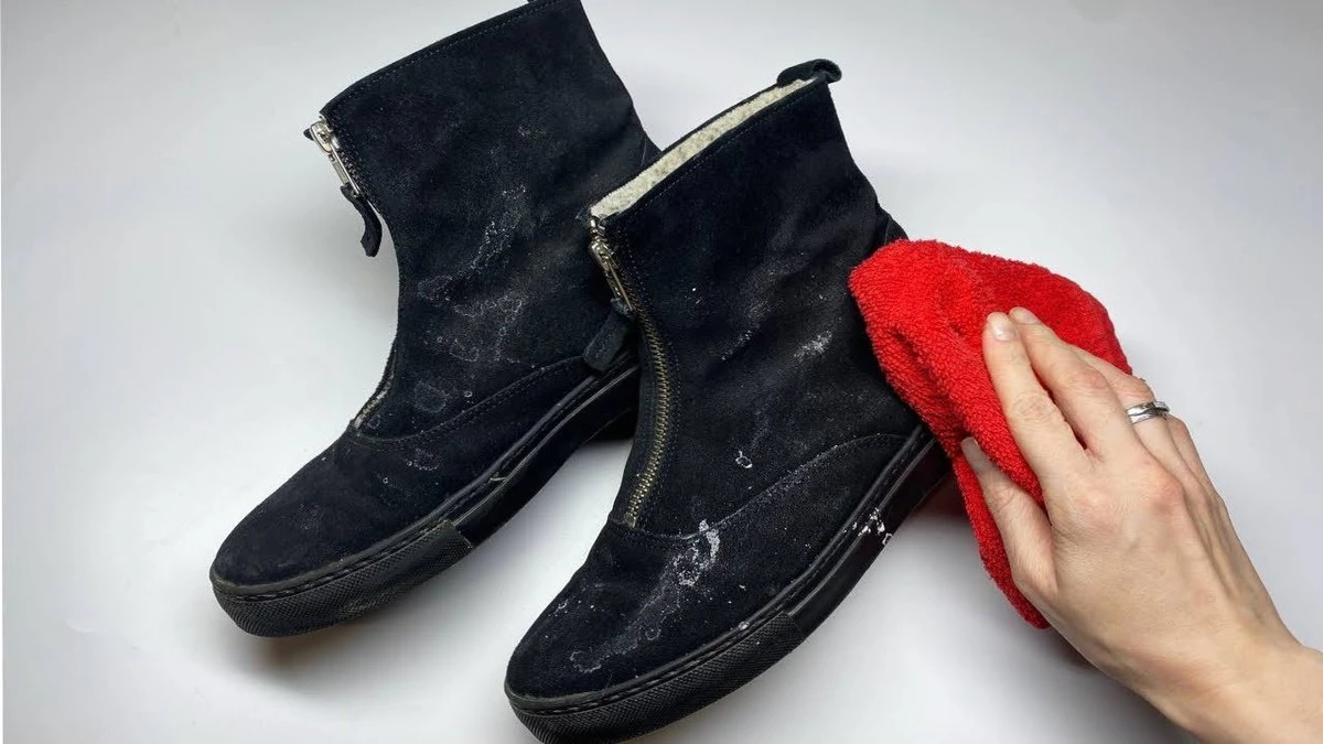 Skvělý trik: Jak kostička starého chleba zachrání vaši semišovou obuv