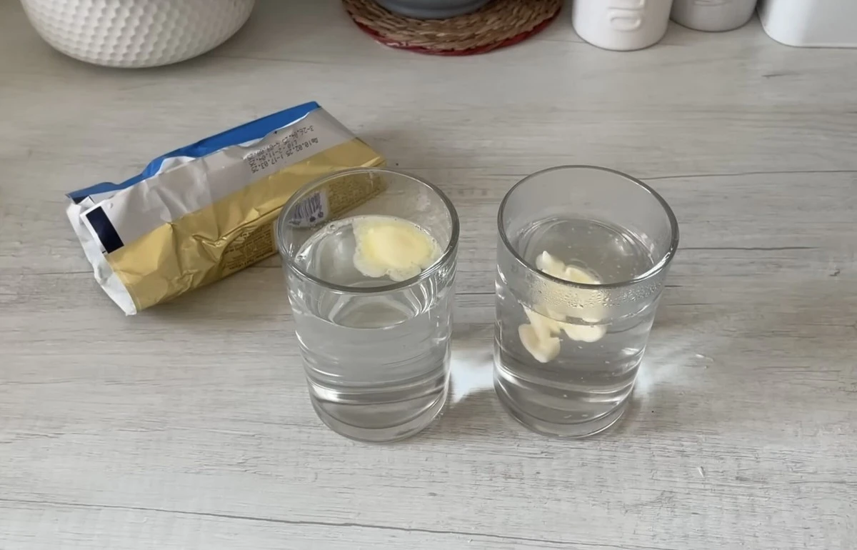 Jak rychle poznat falešné máslo: Jednoduchý trik s horkou vodou odhalí podvod