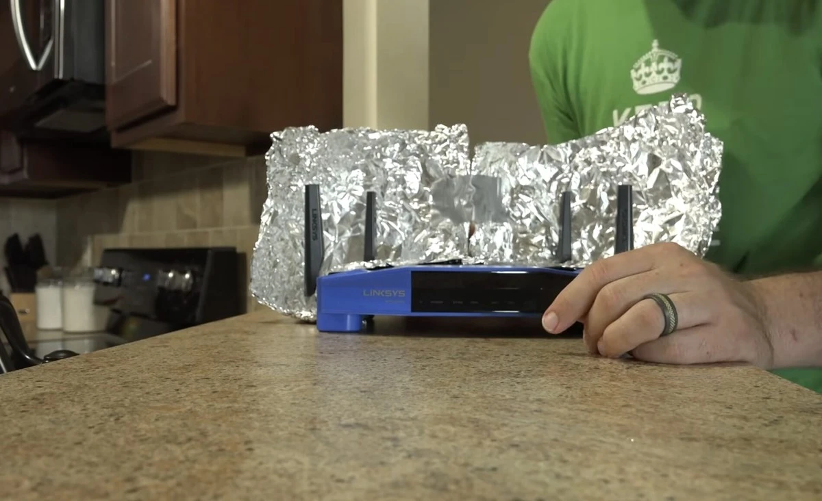 Signál Wi-Fi v daleké místnosti slábne? Šikovný trik s fólií zlepší příjem o dvě čárky