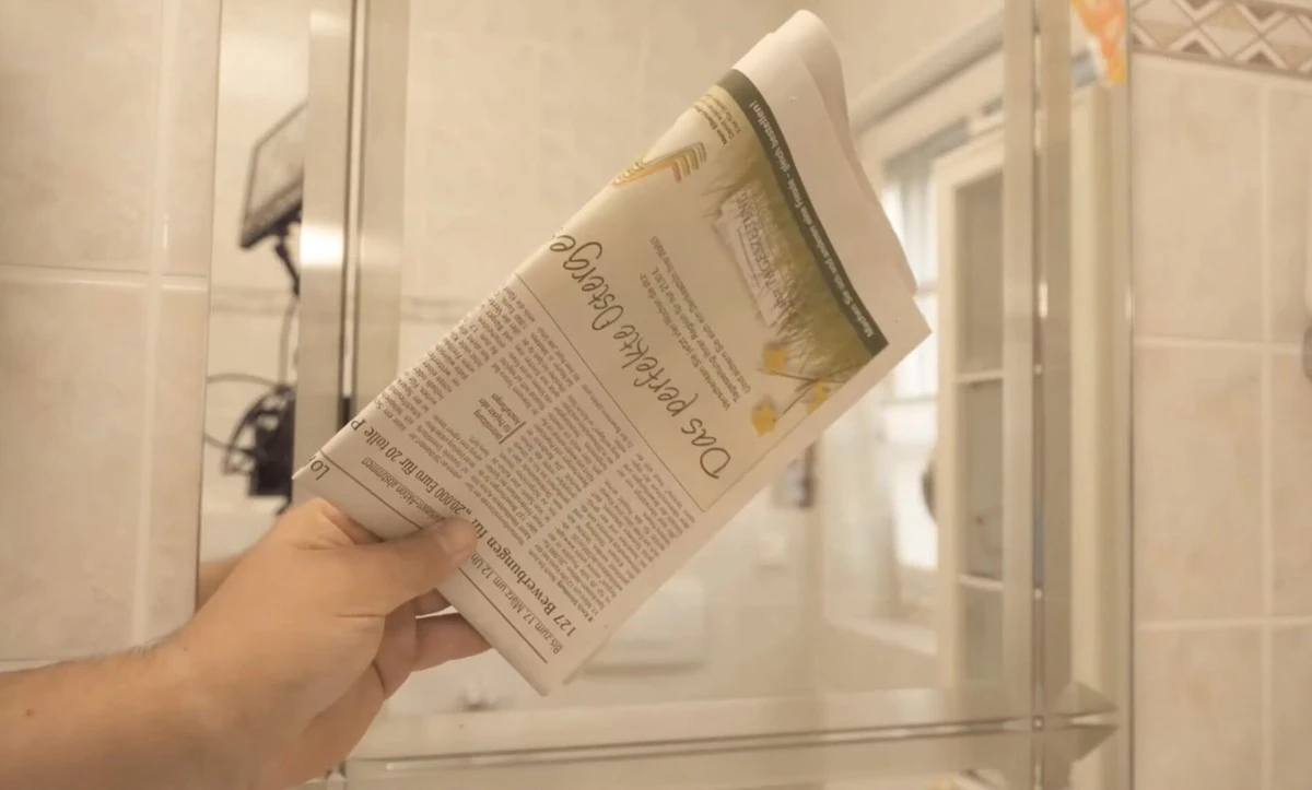 Objevte trik, jak s čajem a novinami dosáhnout zrcadlového lesku oken a zrcadel