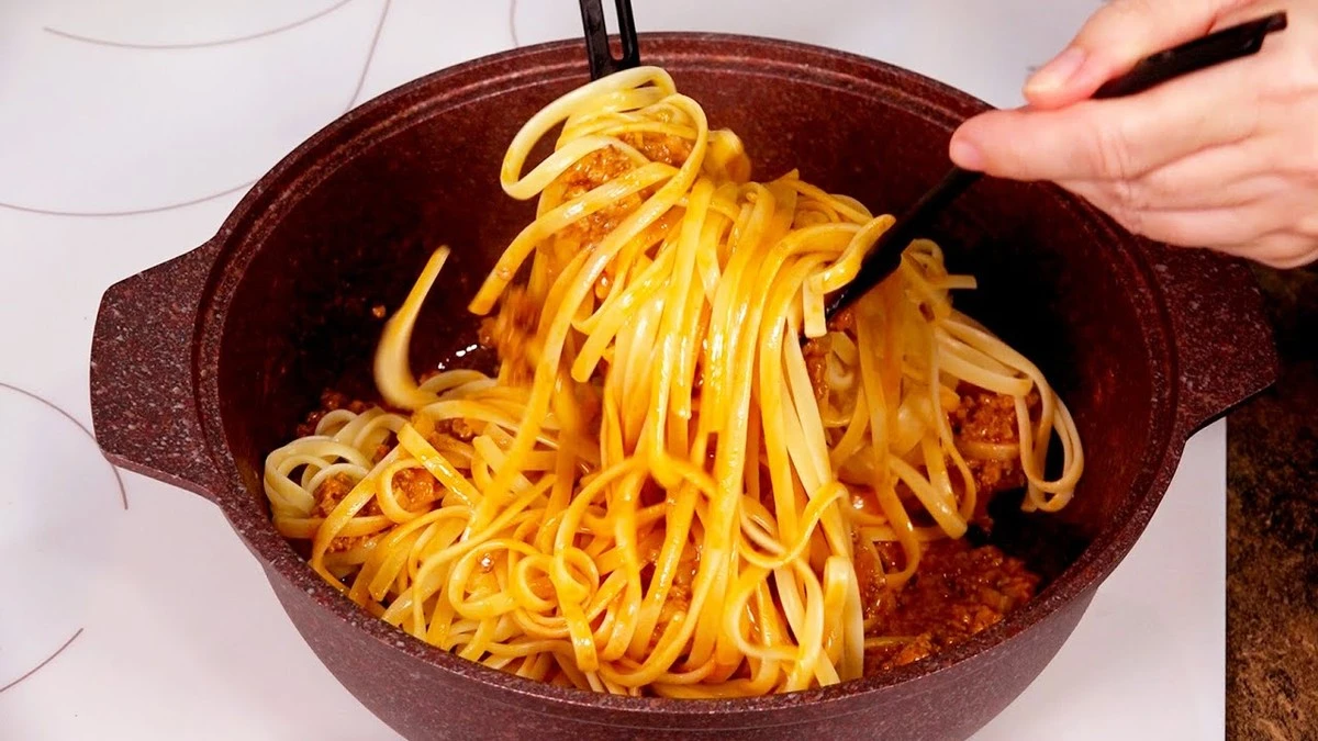 Už žádná slepená pasta: 3 triky od šéfkuchařů, jak vařit těstoviny, aby se neslepily ani druhý den