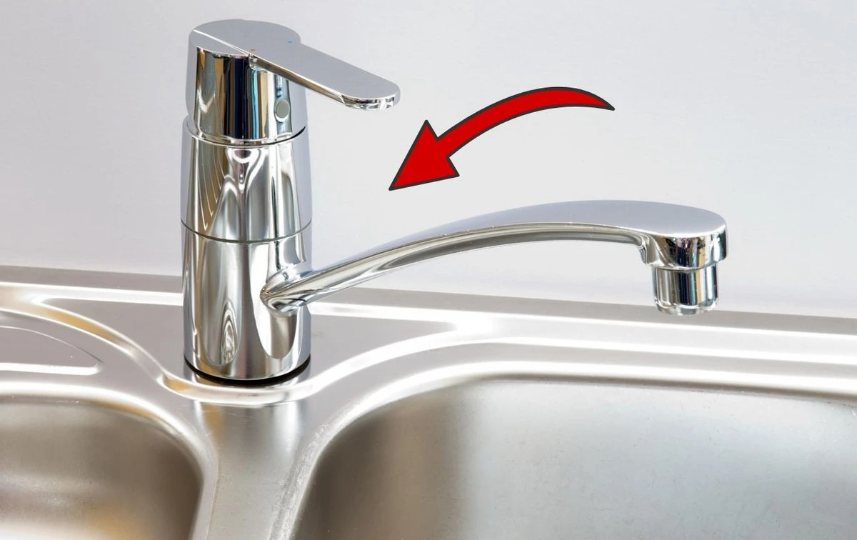 Proč profesionálové používají povoskovaný ubrousek na vodovodní kohoutky: lesk jako nový