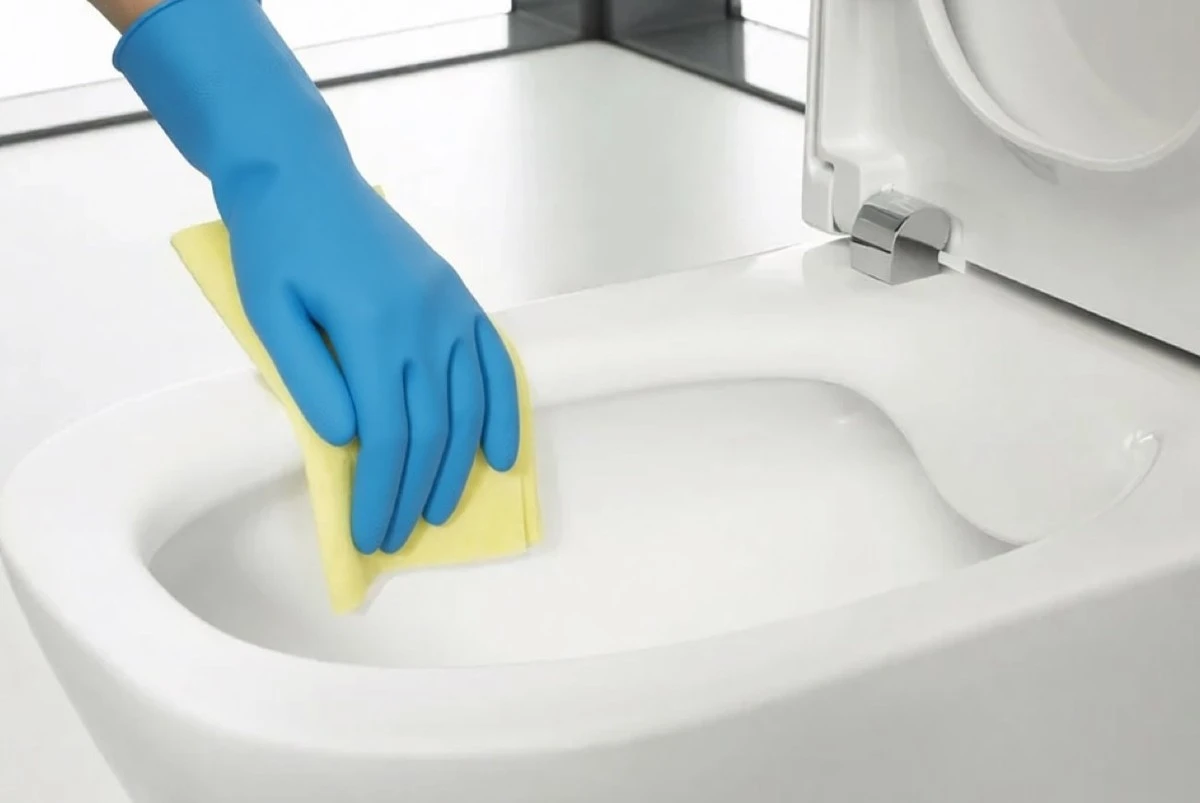 Unikněte drahým chemikáliím: 5 osvědčených metod, jak odstranit vodní kámen z toalety přes noc