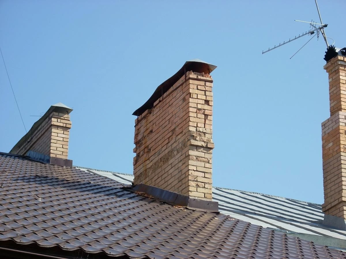 Jak se zbavit sazí v komíně: 1 trik, který vaši sousedku stál 800 Kč