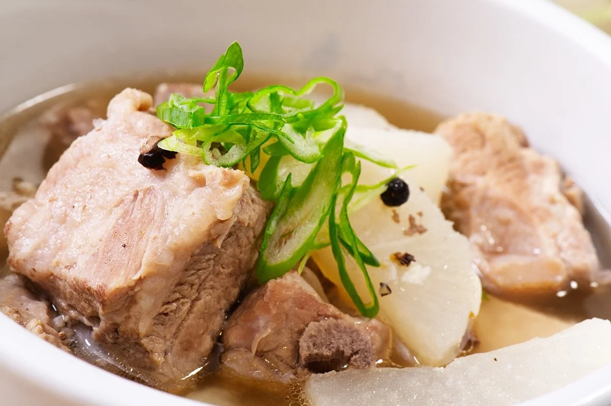 staradobraklasi-extra-1.webp Stará dobrá klasika: Proč guláš voní nejlépe s vepřovými žebírky - image 1