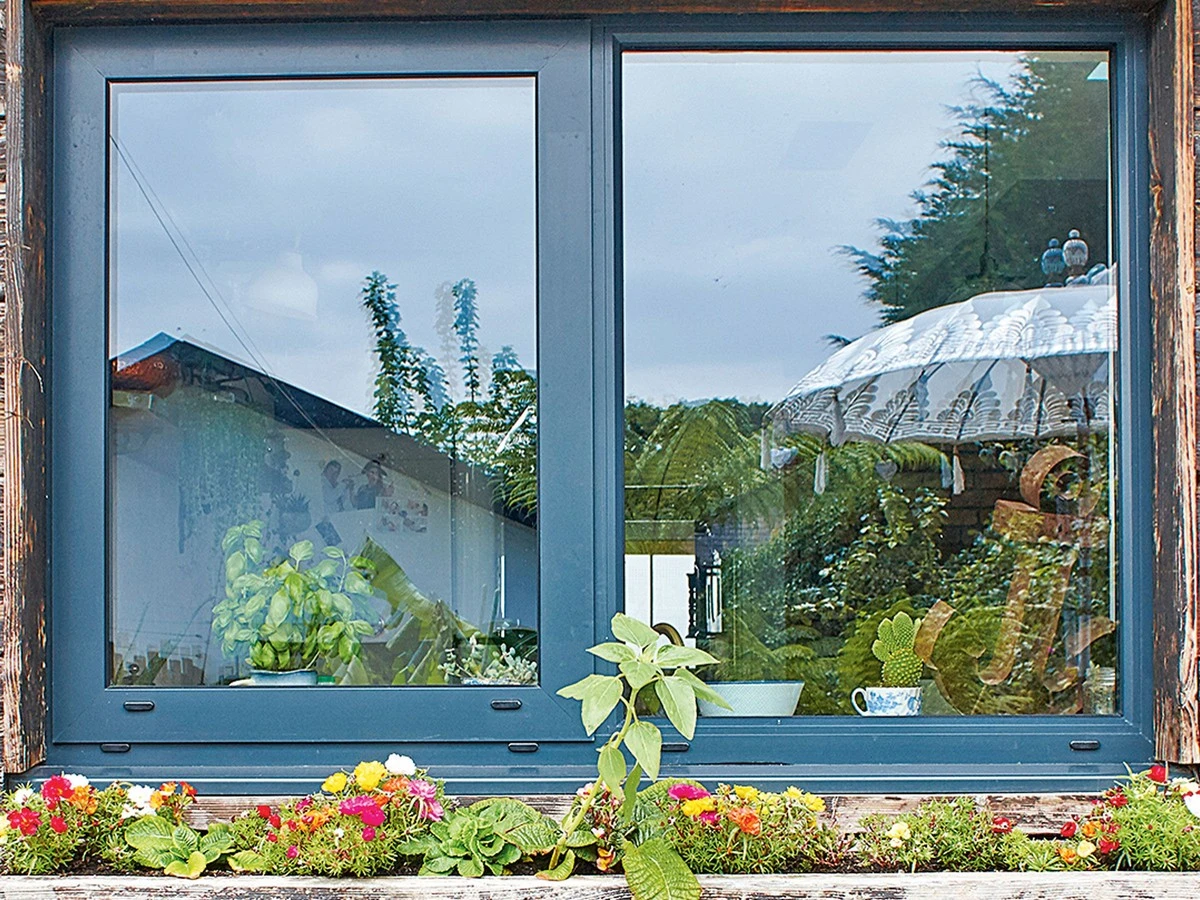 Jak proměnit staré bílé rámy na moderní design: profesionální tipy pro lakování plastových oken - image 1