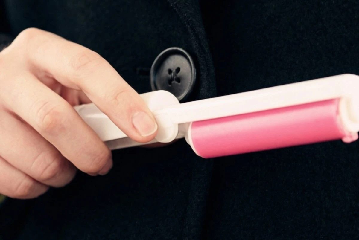 Nenechte oblíbený kabát zničit žmolky: Rychlé metody s tím, co máte doma