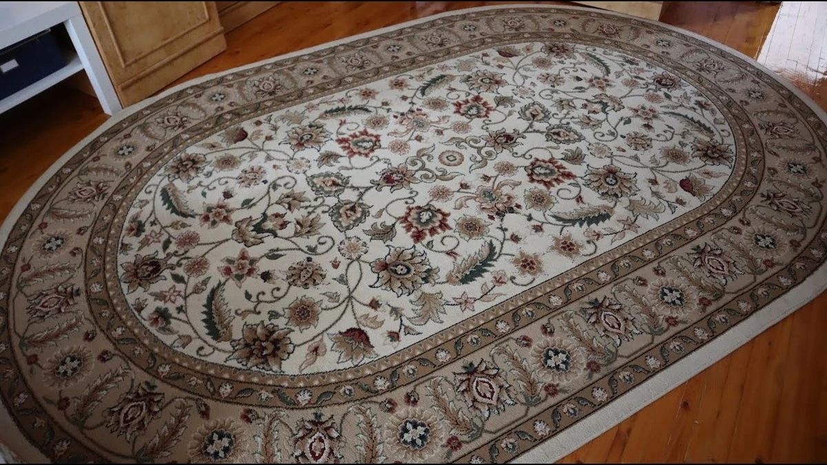 Zapomeňte na chemii: 3 lžíce tohoto zázraku z kuchyně vrátí koberci život a provoní celý byt