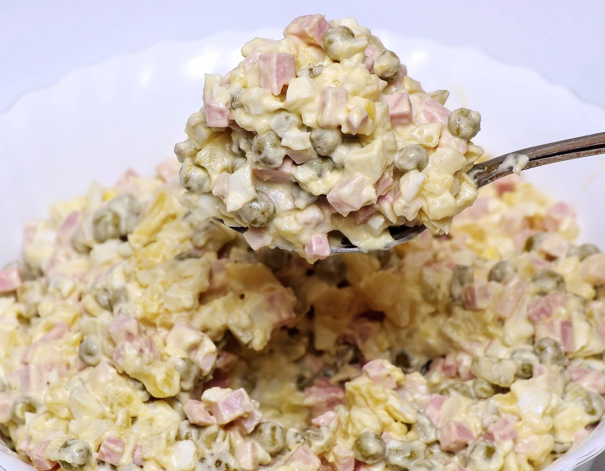 Nové varianty salátu Olivier: Co přidat místo brambor pro nezapomenutelný gurmánský zážitek - image 1