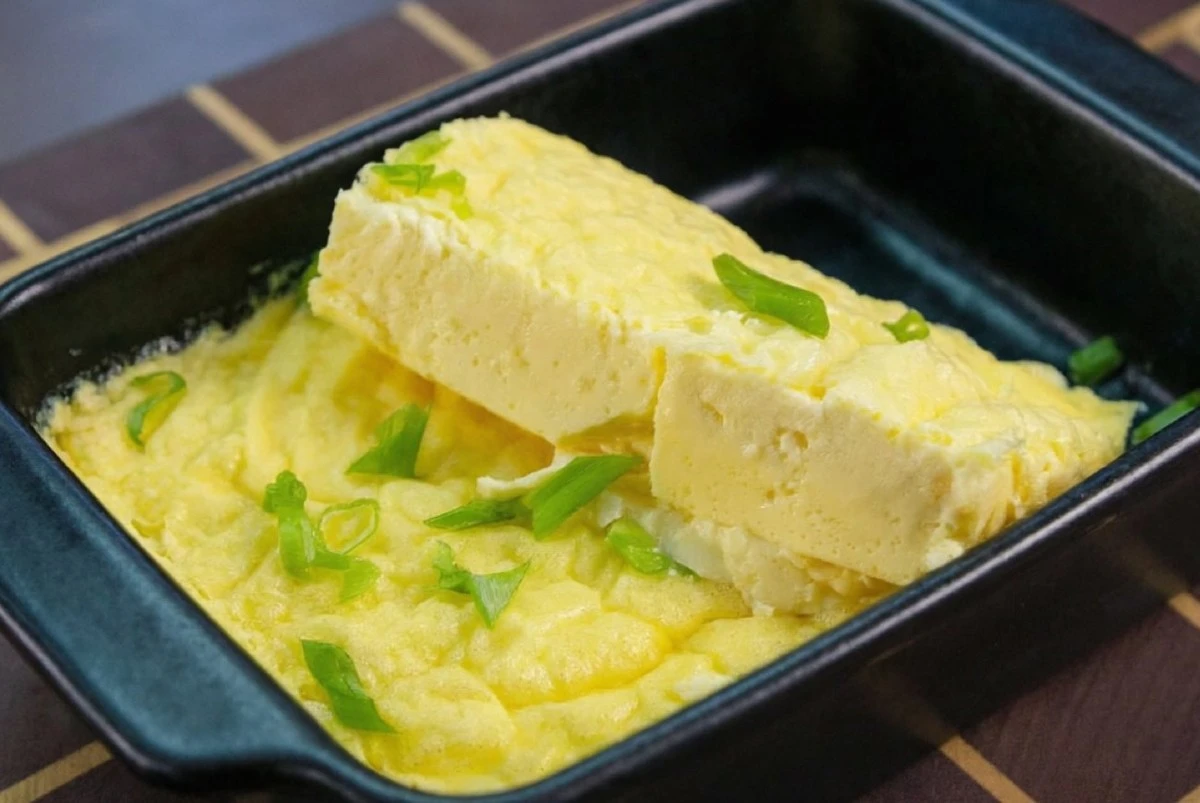 Tajemství nadýchané míchané vajíček: Přidejte lžíci studené vody a sledujte zázrak.