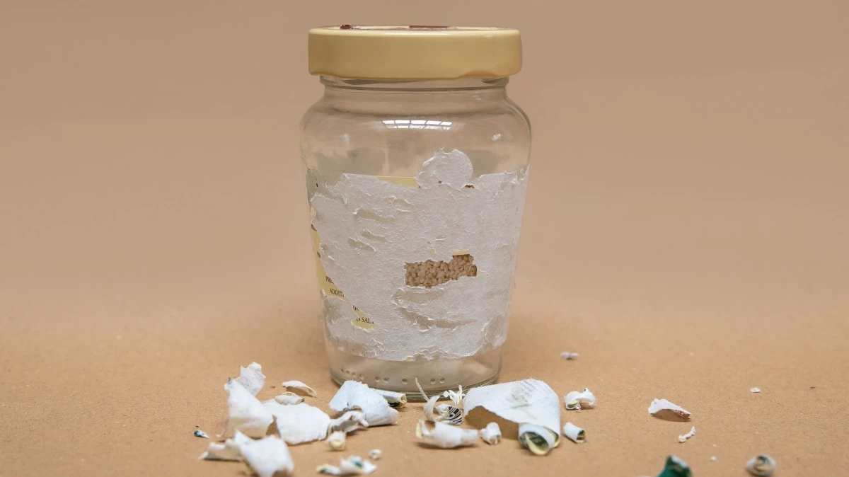 Jak se zbavit lepidla po cenovkách za pár sekund: Metody s věcmi, co máte doma - image 1