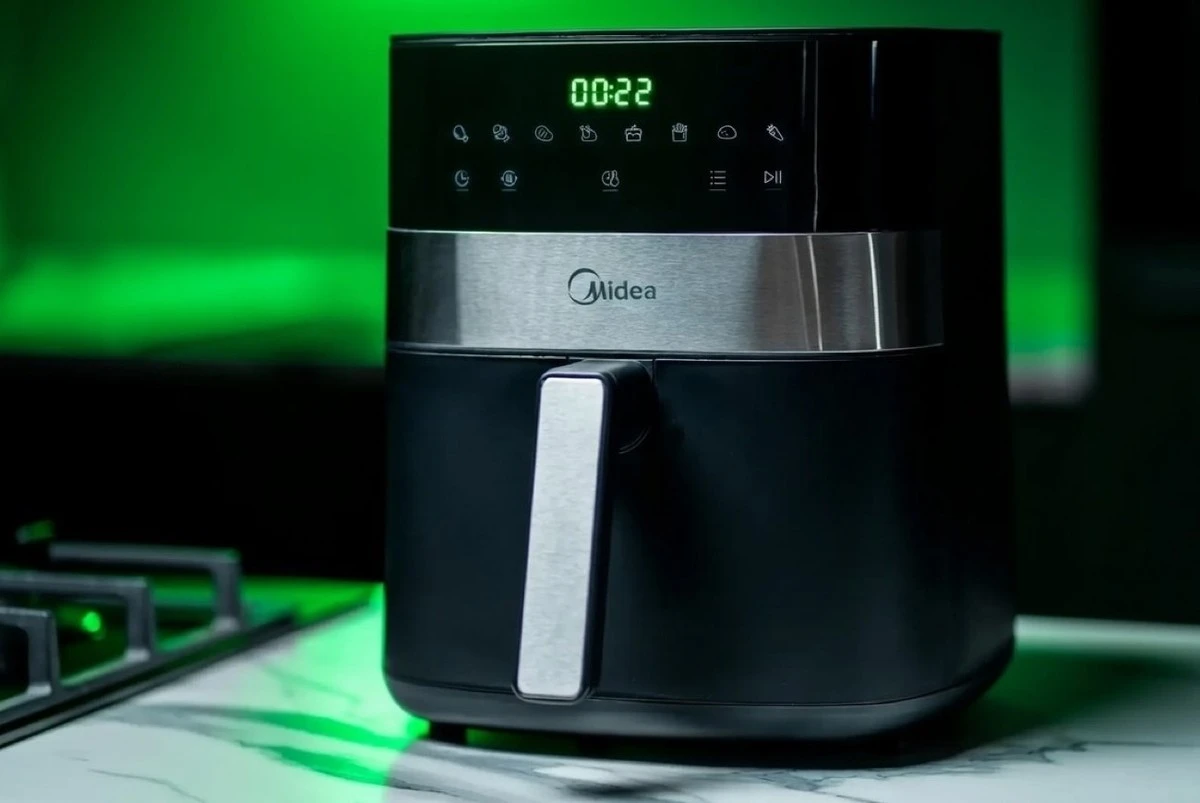 Chcete aerogrill pro velkou rodinu? Zapomeňte na malé objemy. Tohle jsou 5 modelů od 4 litrů, které sníží váš stres v kuchyni.