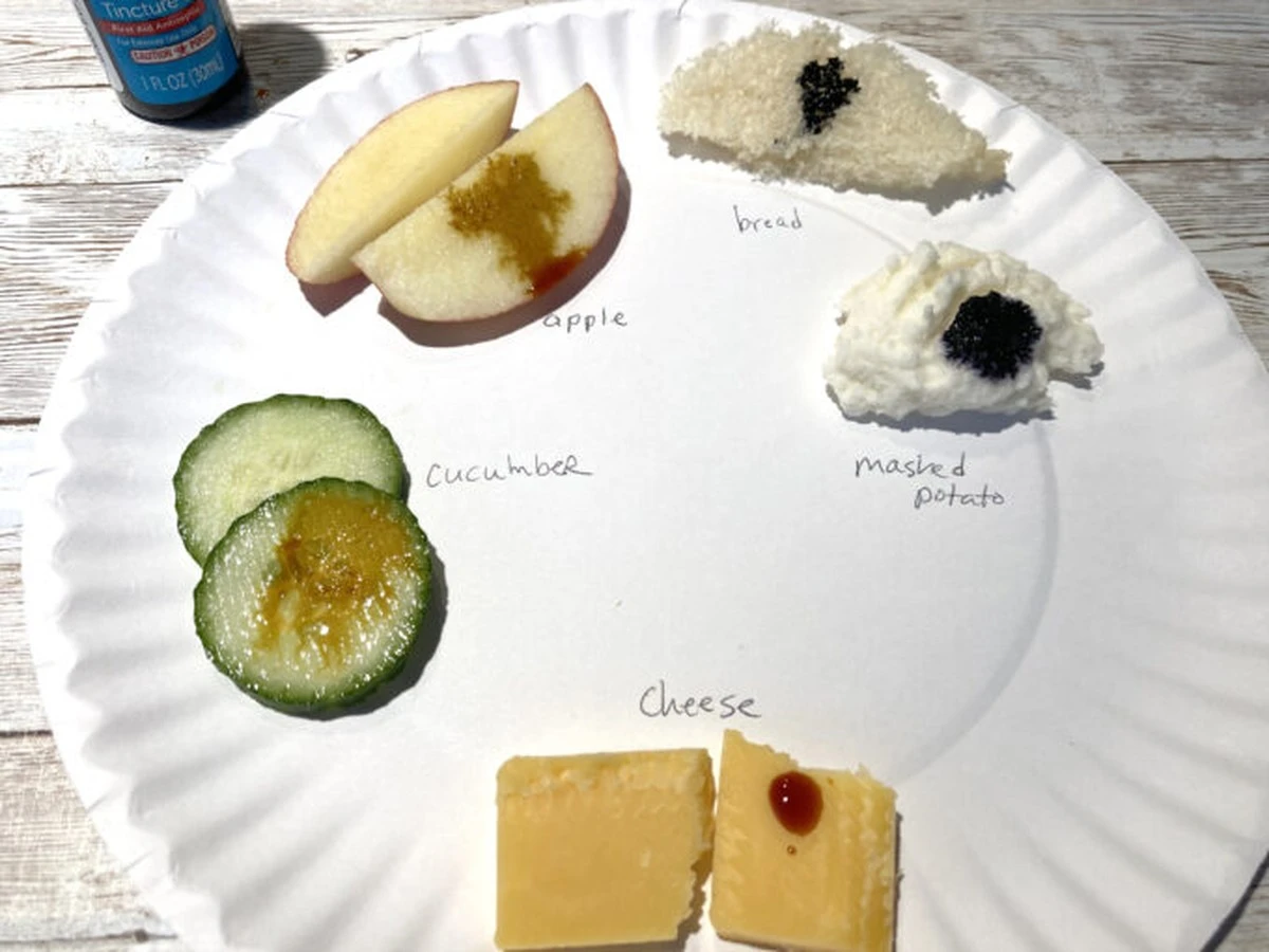 Prodejce na trhu zbledl, když jsem zkontroloval jeho sýr jodem: stačila jen 1 kapka a produkt zezelenal - image 1