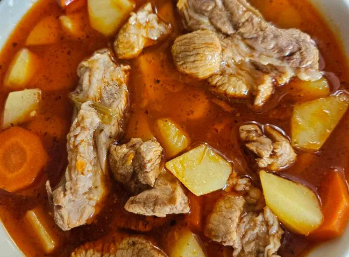 Stará dobrá klasika: Proč guláš voní nejlépe s vepřovými žebírky