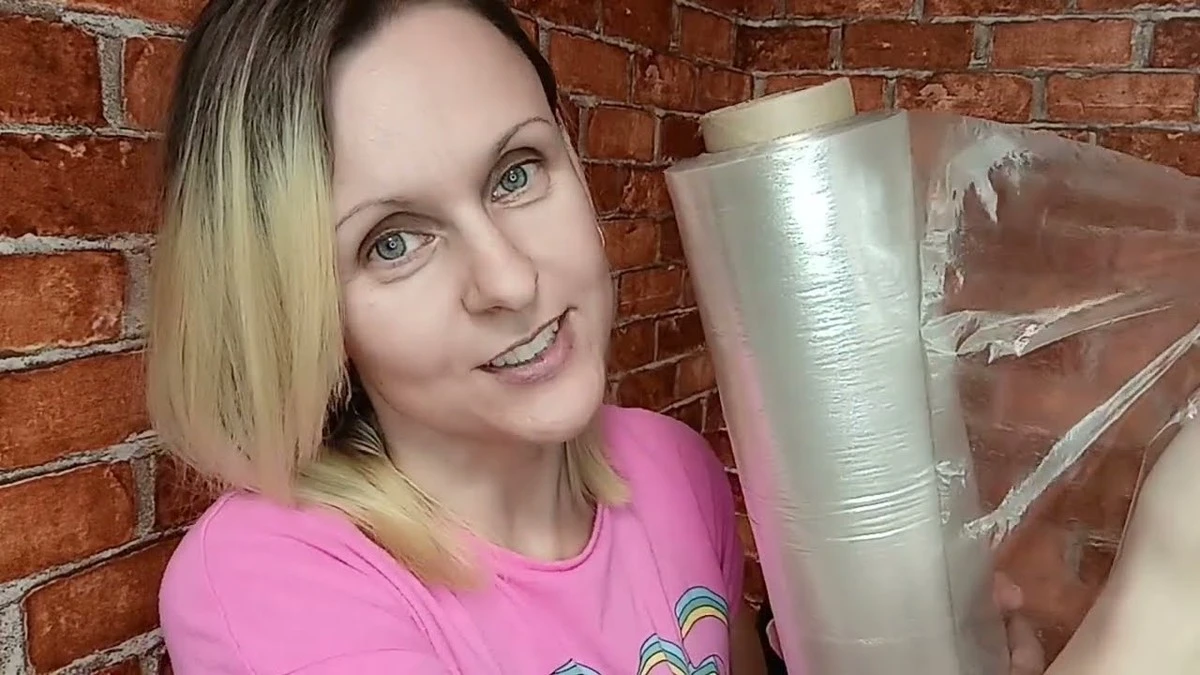 Proč potravinářská fólie je váš tajný spojenec proti mastnotě na kuchyňských linkách i v lednici.