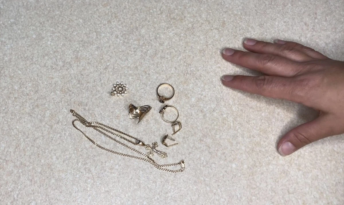 Domácí triky pro zářící zlaté šperky: Zázrak ze dvou lžic a vody!