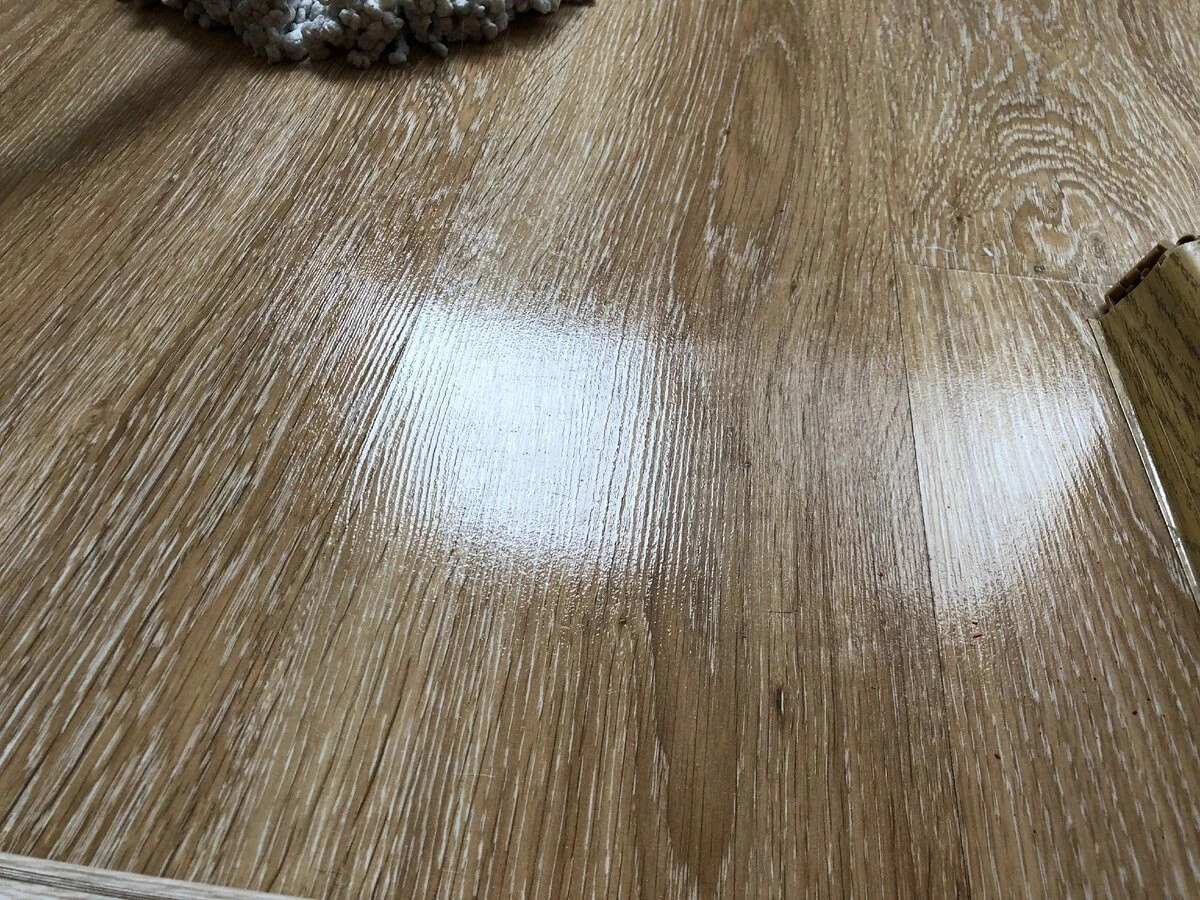 Jedna lžička aviváže způsobí zázrak: Podlaha zůstane čistá celé týdny!