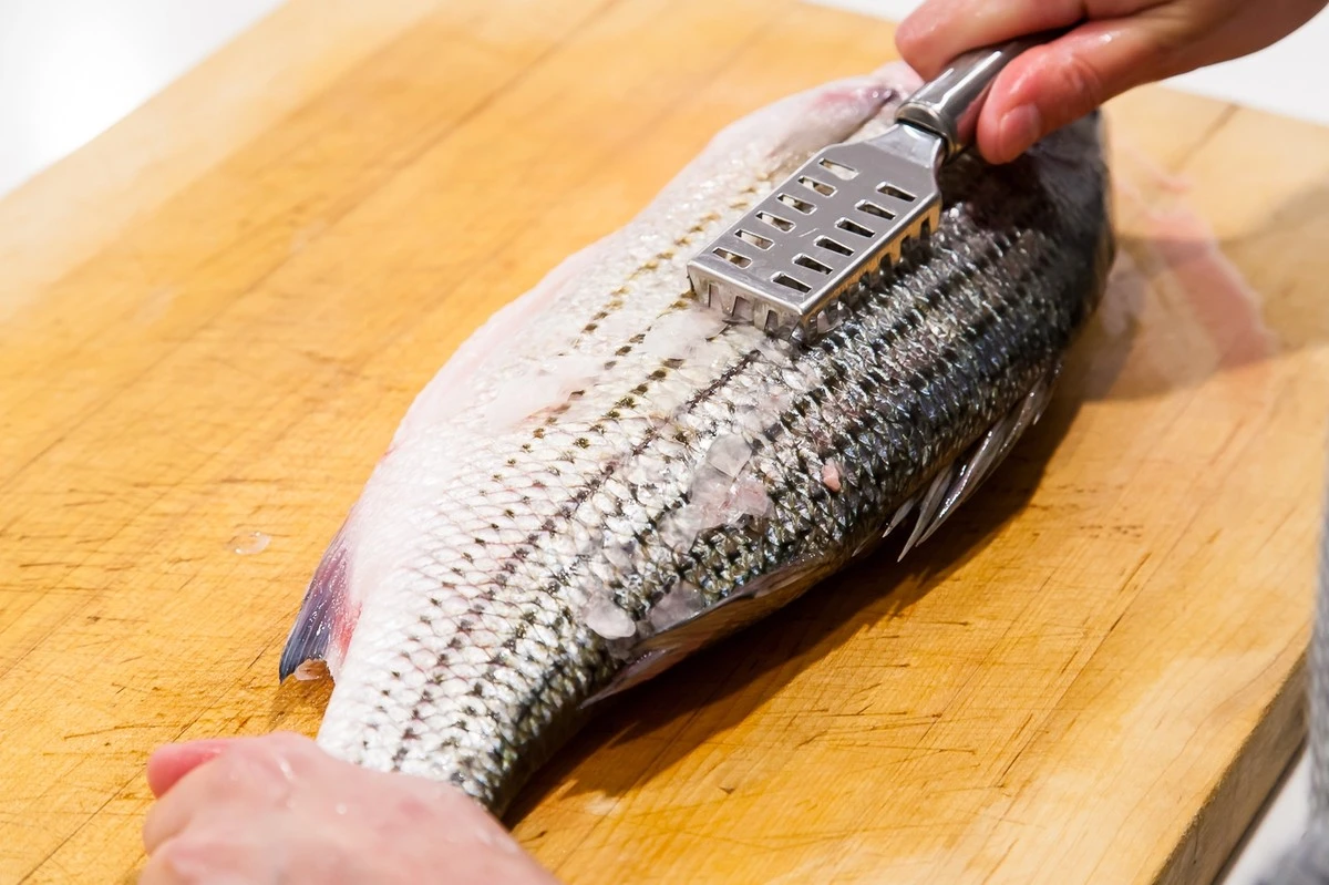 osvedcenytriksk-extra-1.webp Osvědčený trik s kuchyňskou solí: Udržte rybu pevně v ruce při čištění - image 1