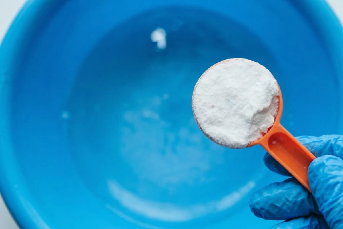 Zapomeňte na drahé lepidlo: Uvařte si vlastní SUPER lepidlo na tapety za 15 minut (sovětský recept)