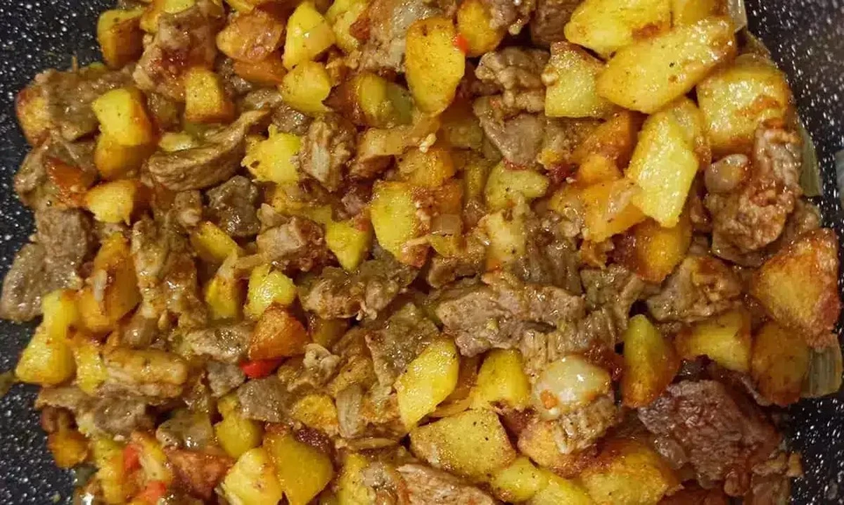 Tajemství šťavnatého segedínského guláše: Proč ho mistři kuchaři upravují jedním trikem