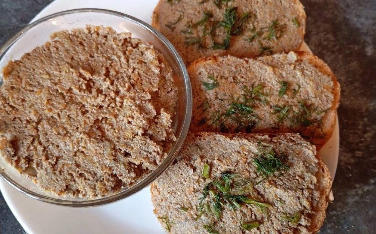 Rychlá játrová paštika za 30 minut: Sytá pochoutka, která zachrání vaše rána