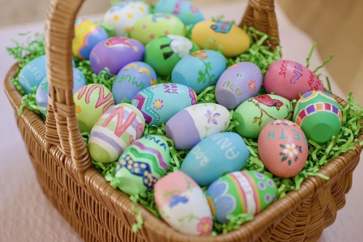 Velikonoční vajíčka v jahodovém odstínu: S tímto trikem je zvládnete bez cibule. - image 1