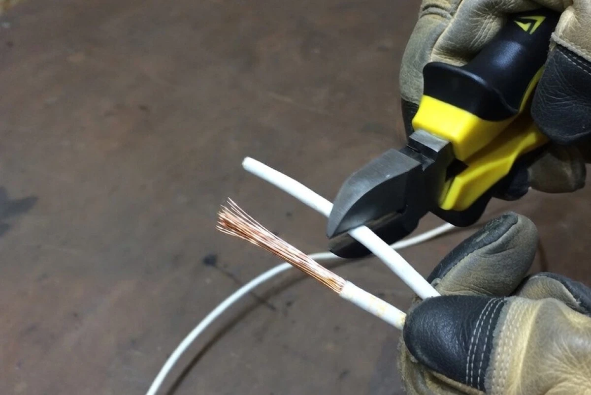 Snadné odstranění izolace z drátů: Tipy pro rychlou a bezchybnou práci