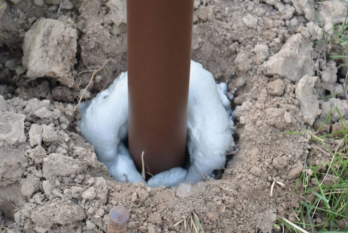 Proč vaše betonové plotové sloupky vydrží desetiletí: nejdokonalejší postup krok za krokem