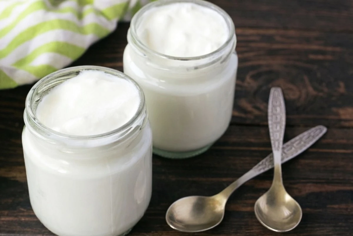 Domácí jogurt bez jogurtovače: 3 kroky k dokonalé chuti