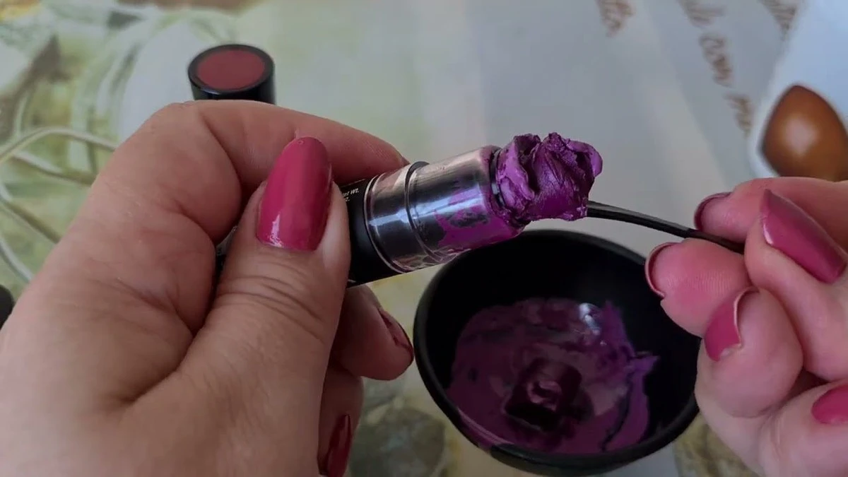 Nepodceňujte staré obaly: Tenhle trik s prázdnou tubou od rtěnky promění vaši kuchyni