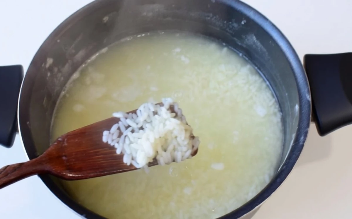 Proč Asiatky nedají dopustit na rýžovou vodu: Pleťový rituál s výsledky, co vidíte