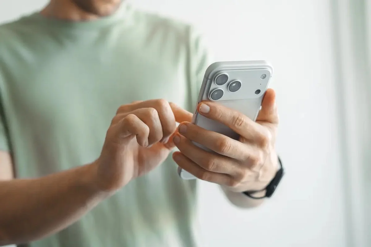 Proč lidé stále častěji zakrývají své mobilní kamery