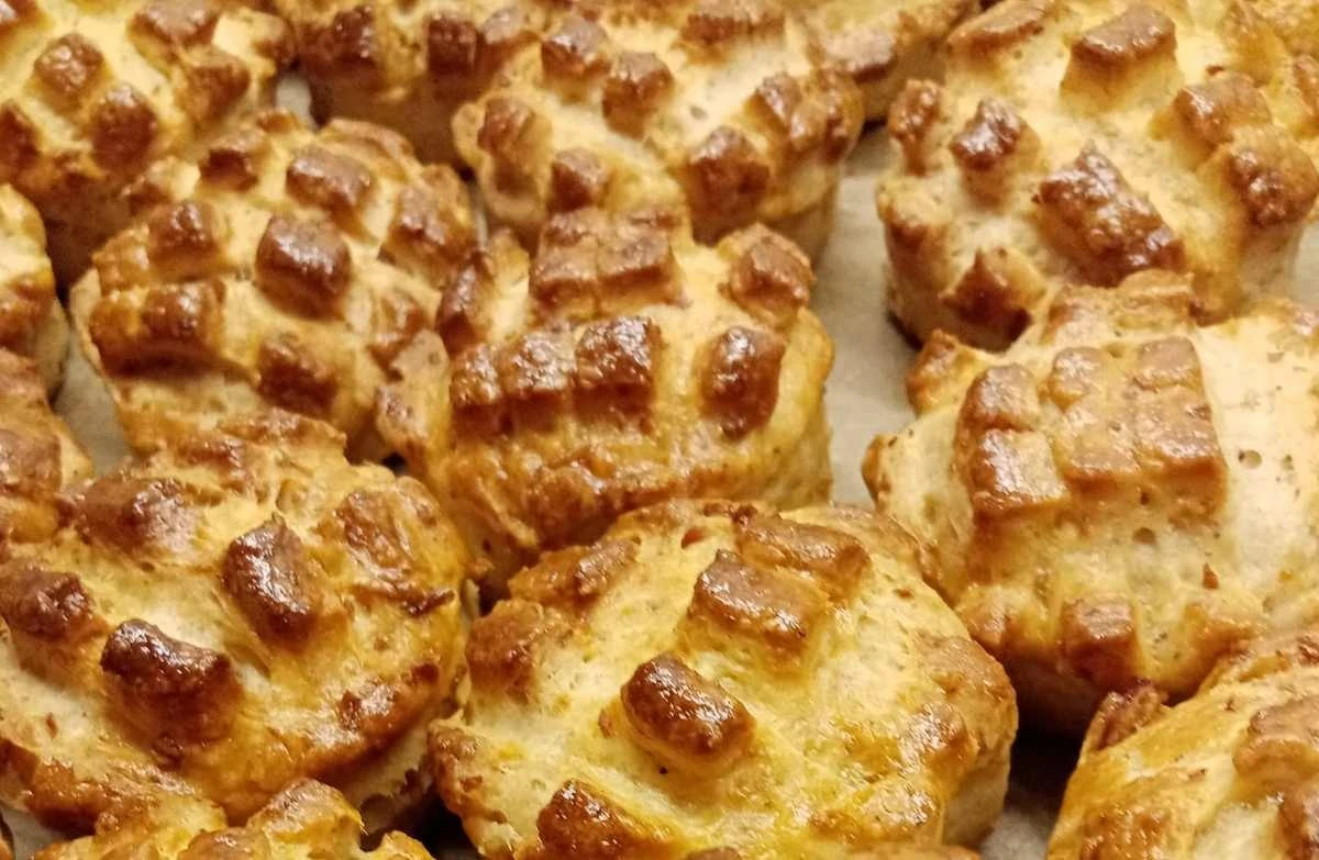 Babiččin trik pro dokonalé škvarkové pagáčky: Tajemství křupavé kůrky i nadýchaného středu