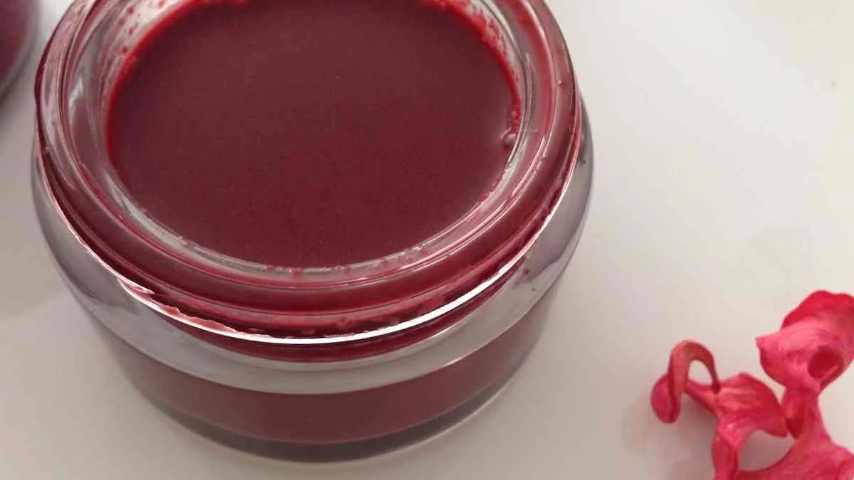 Skandinávské tajemství: Jednoduchý recept na balzám na rty pro drsnou zimu