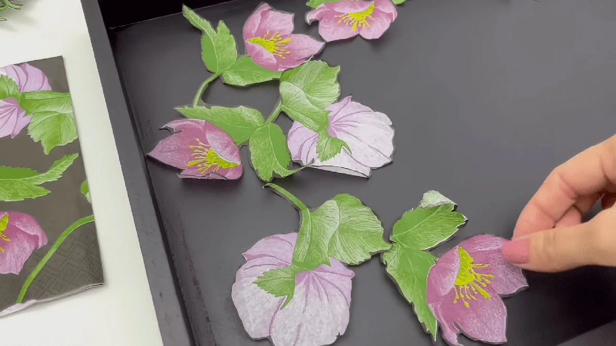 Staré ubrousky promění zeď lépe než tapeta. Zázrak s PVA lepidlem vydrží roky!