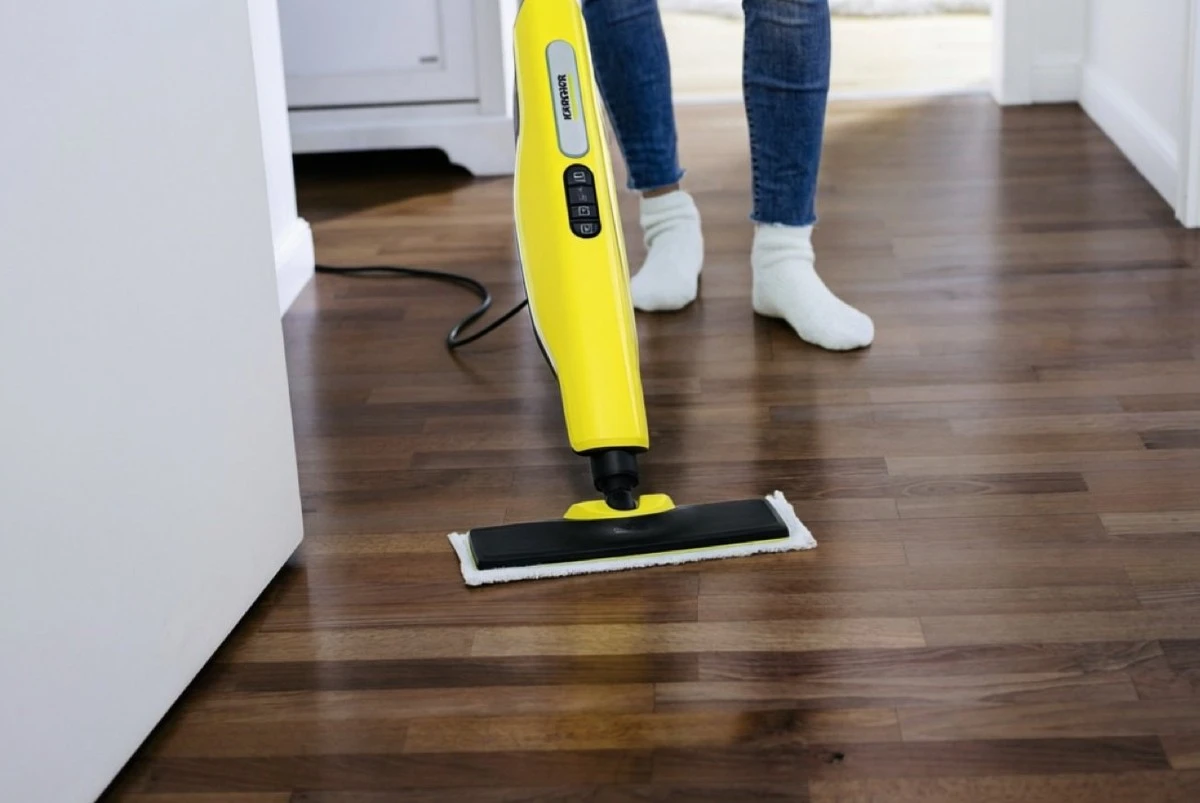 Parní mop na laminátu: riskantní experiment, nebo chytrý pomocník?