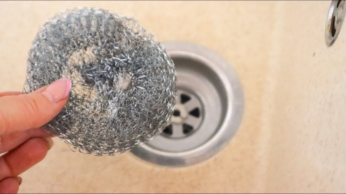 Kovová houbička má 4 skvělé využití, o kterých jste možná nevěděli