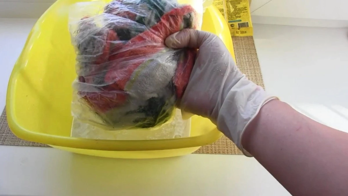 Zapomeňte na zápach mastných utěrek: Triky s mýdlem na 2 minuty vyřeší všechno