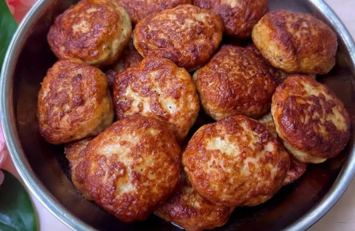 Proč zedníci dávají do karbanátků místo okoralého rohlíku tajnou přísadu