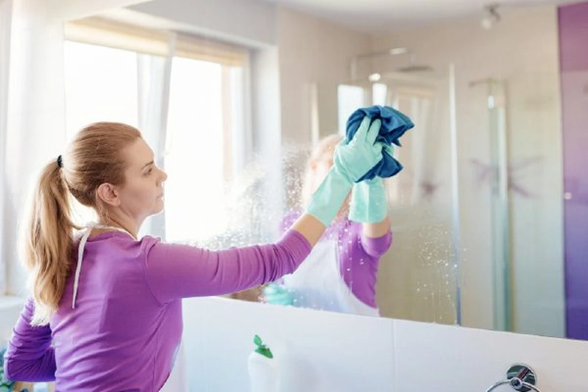 Osvěžte koupelnu: Jak jediná aplikace pěny na holení vyřeší zamlžené zrcadlo - image 1