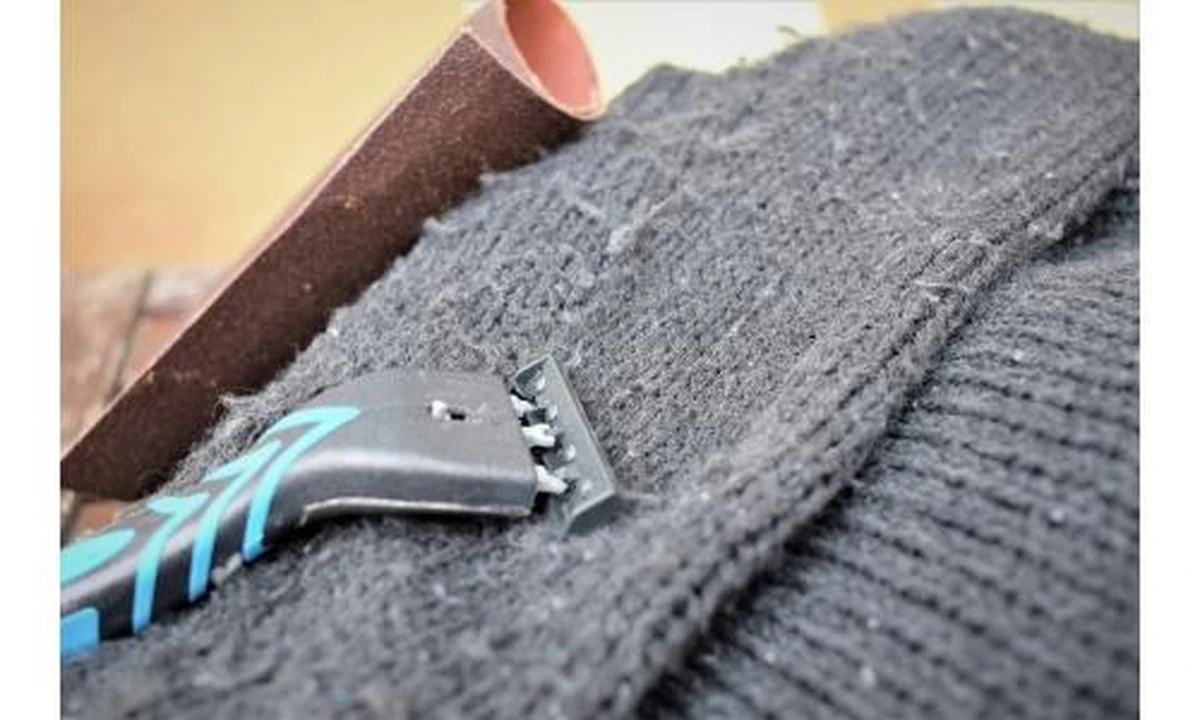 Nenechte oblíbený kabát zničit žmolky: Rychlé metody s tím, co máte doma - image 1