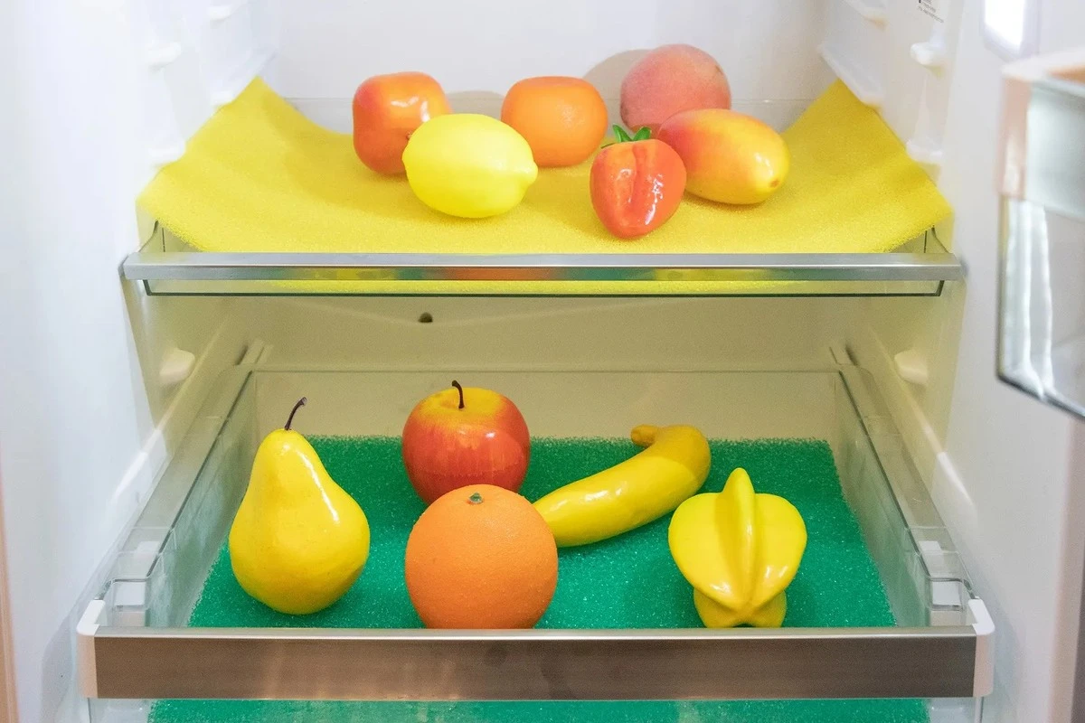 proclidedavajih-extra-1.webp Proč lidé dávají houbičku na nádobí do zásuvky se zeleninou: Triky, které prodlouží její čerstvost - image 1