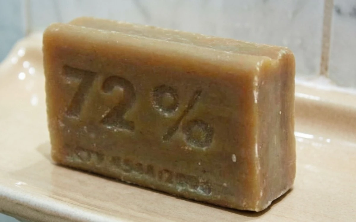 3 zaručené domácí metody pro zažloutlý plast, které fungují